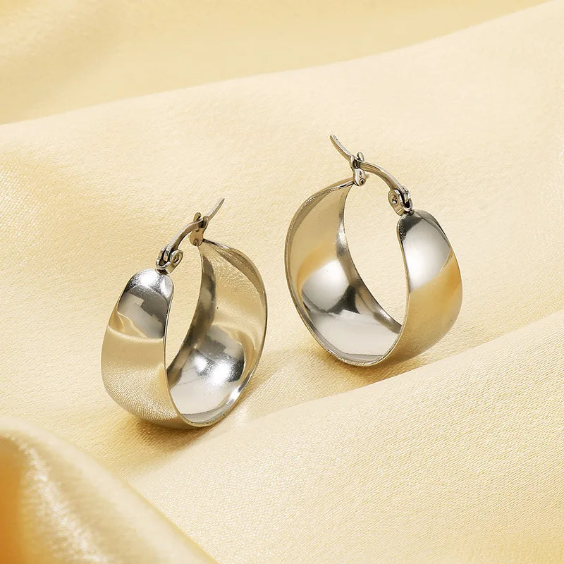 Htpwe Round Earrings